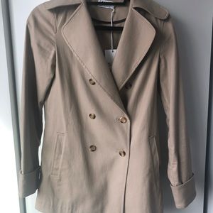 NWT short cute Frame trench coat